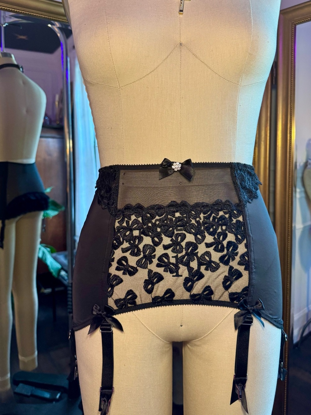 Victoria’s Secret 50’s Inspired Very Sexy Garter Skirt Medium